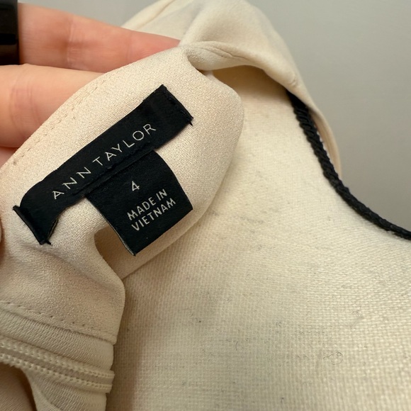 Elegant Cream Feather-Trimmed Ann Taylor Women's Top - Picture 6 of 6